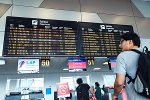 Caos en aeropuerto Jorge Chávez de Lima por vuelos demorados causados por desfile aéreo